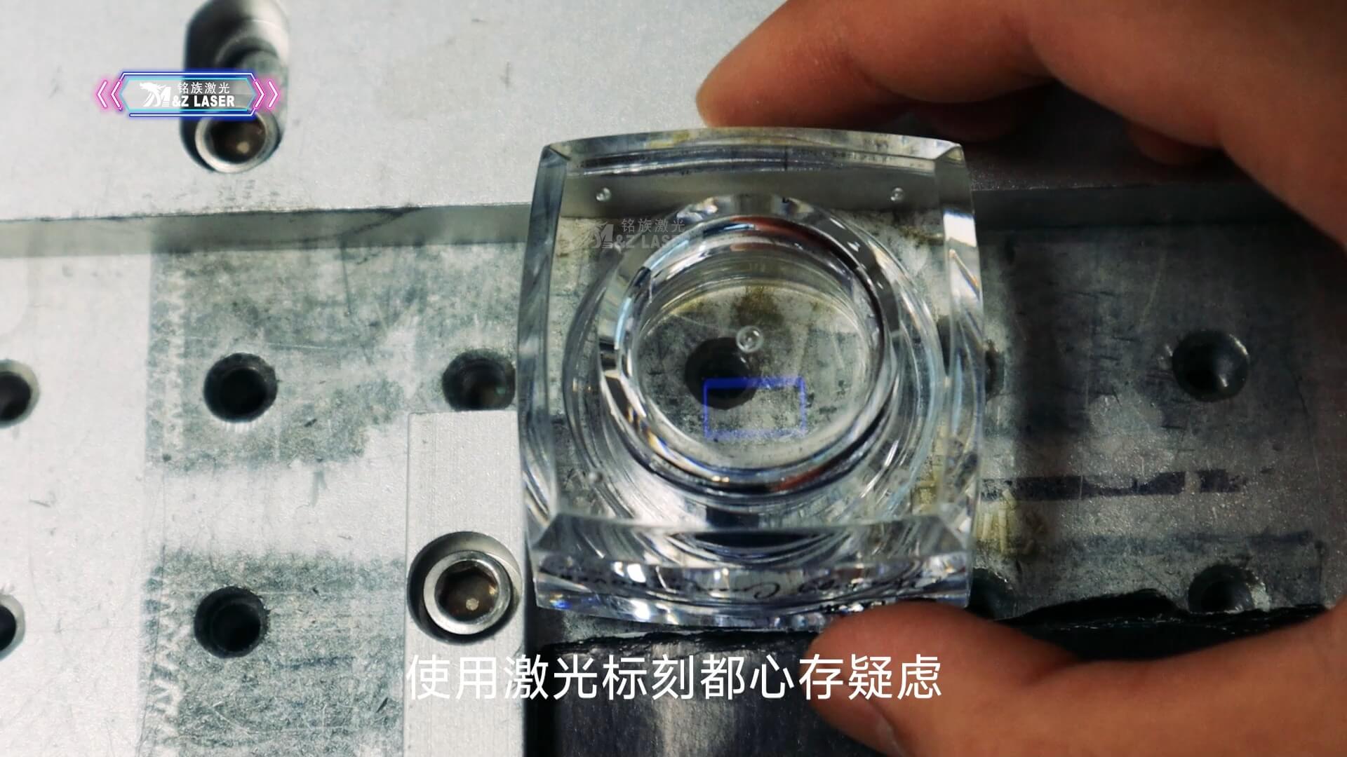光谷激光透明玻璃瓶激光打有效期激光打标机